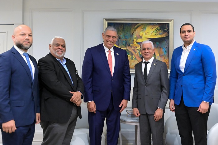 Presidente del Senado anuncia respaldo a proyectos en favor de la diáspora