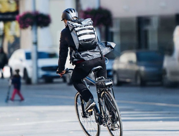 Repartidor en bicicleta eléctrica atropella de manera mortal hispano en Brooklyn