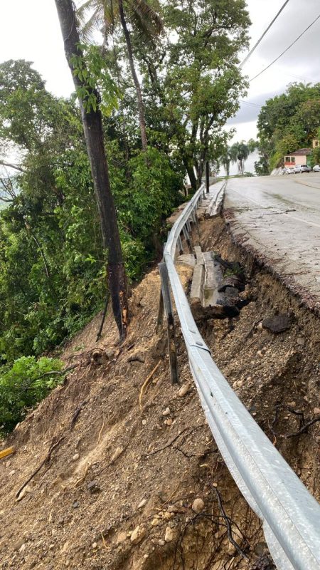 crecida-de-rio-afecta-un-puente-y-dana-varios-tramos-de-carretera-en-puerto-plata