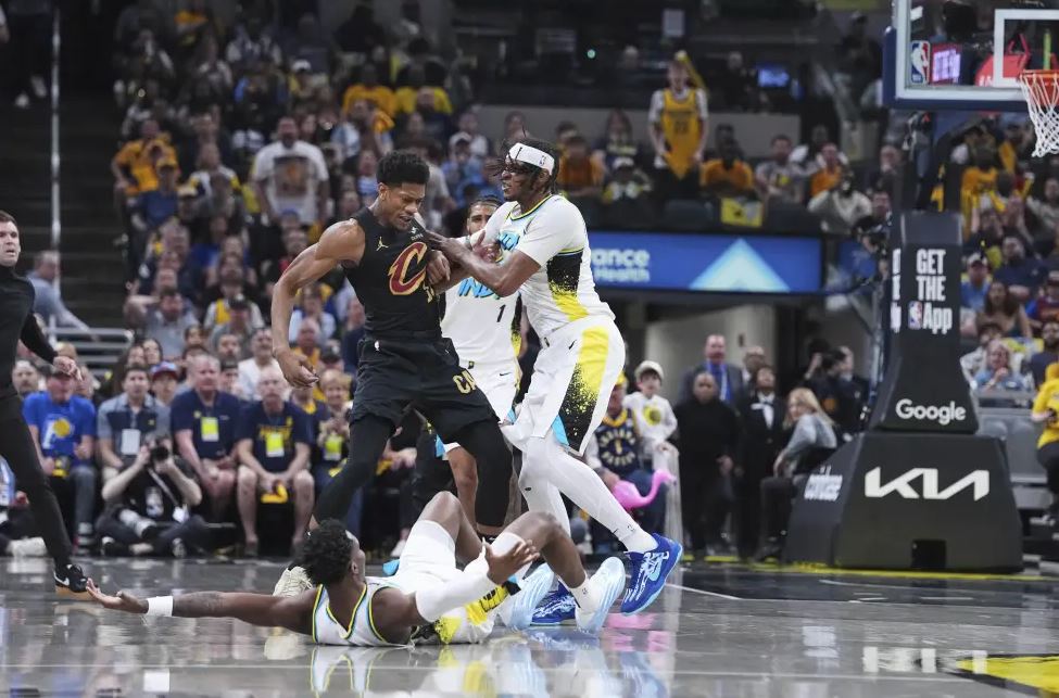 Pacers pierden a Bennedict Mathurin por expulsión tras golpear con el puño cerrado a Hunter de Cavs