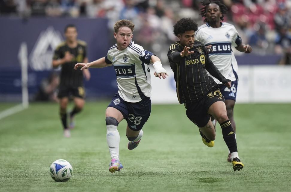 Brian White anota dos goles, Whitecaps empatan 2-2 con LAFC y extienden racha invicta a 11