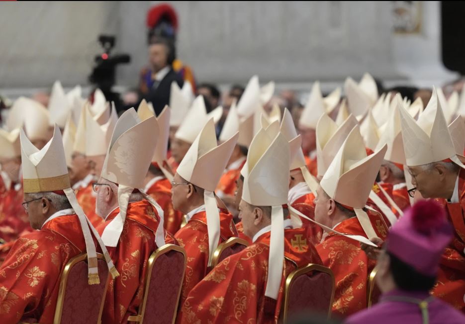Piden a cardenales en el cónclave que elijan a un papa que busque unidad y evite el interés personal