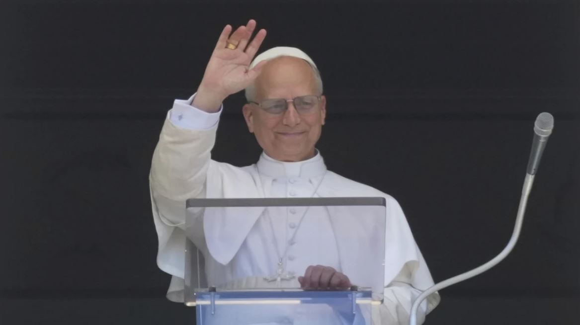 León reza para que los católicos chinos estén en comunión con Roma