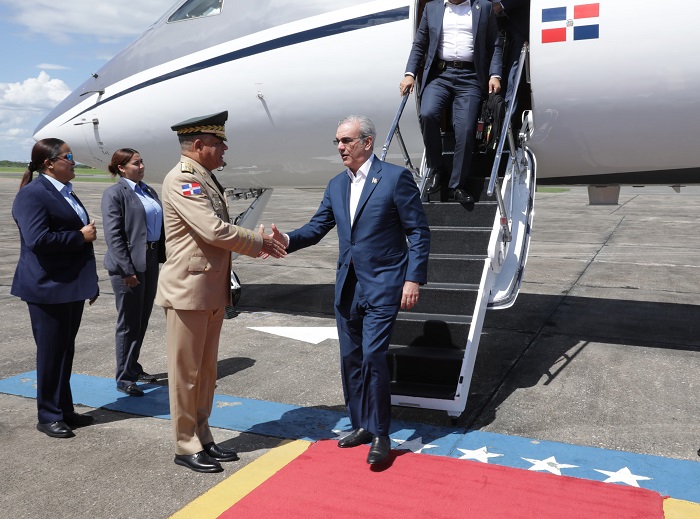 Abinader retorna al país tras reunión bilateral con Marco Rubio en Washington