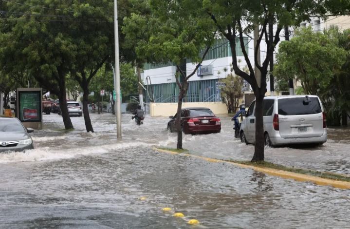 COE aumenta a 21 las provincias en alerta por aguaceros