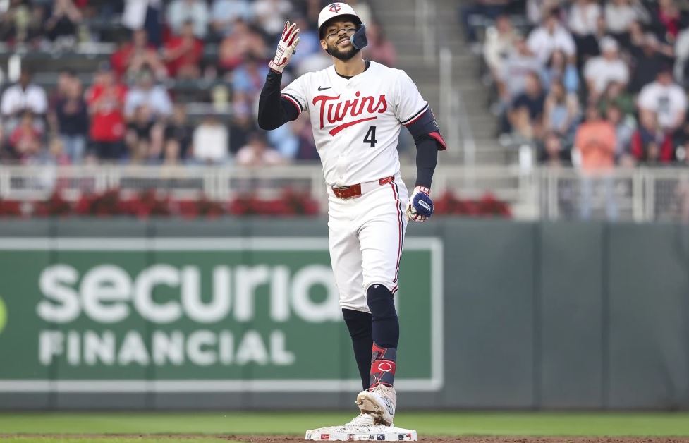Jonrón de 479 pies de Buxton impulsa victoria 6-2 de Mellizos ante Rangers