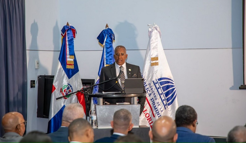 Contralor Félix Santana