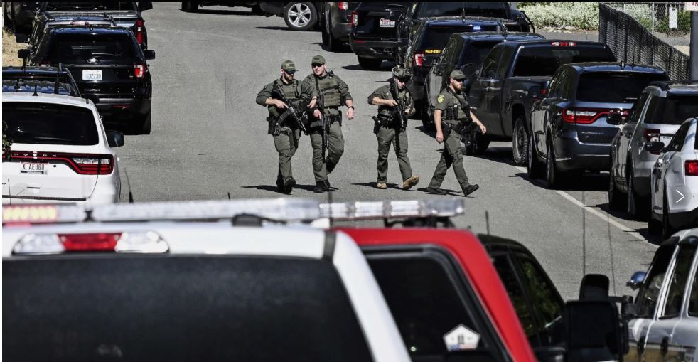 Un francotirador mata a dos bomberos en Idaho tras tenderles una emboscada, según la policía