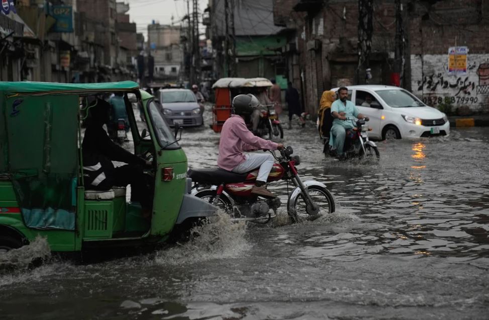 Una semana de intensas lluvias e inundaciones en Pakistán deja 46 muertos, 13 de una misma familia