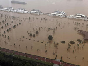 Un río se desborda en el sur de China