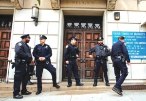 Autoridades NYC refuerzan lugares de judíos por conflicto Israel e Irán