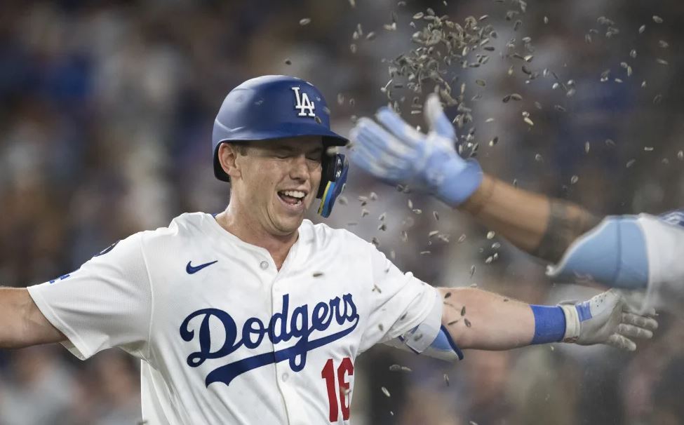 Jonrón decisivo de Will Smith da victoria a Dodgers, 8-6 sobre Padres, en un juego intenso