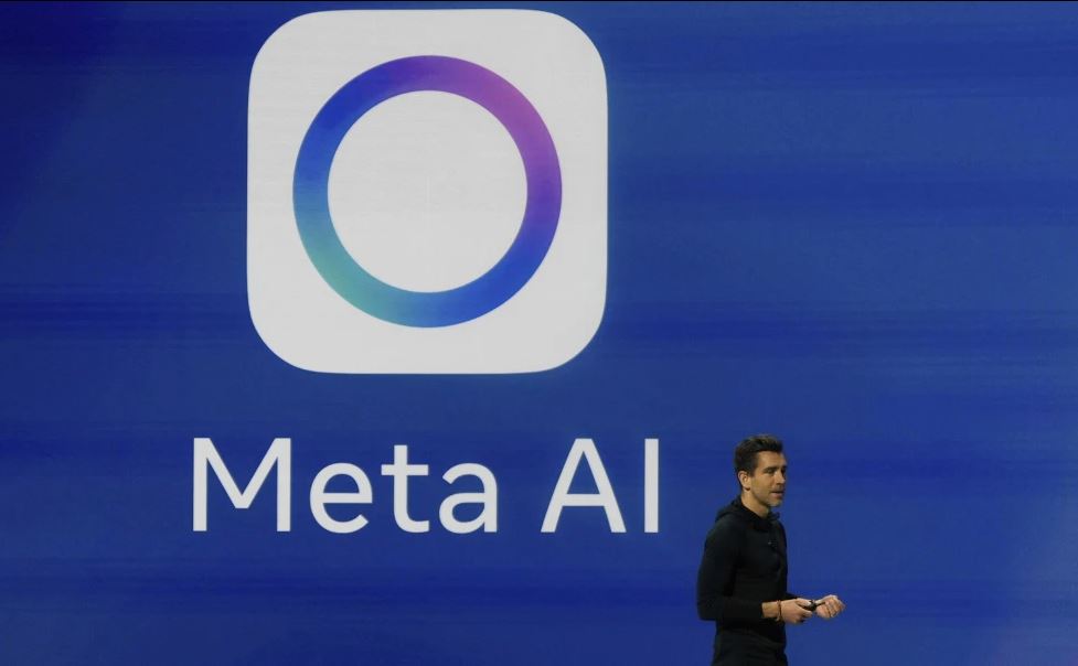 director de producto de Meta, Chris Cox, habla en LlamaCon 2025