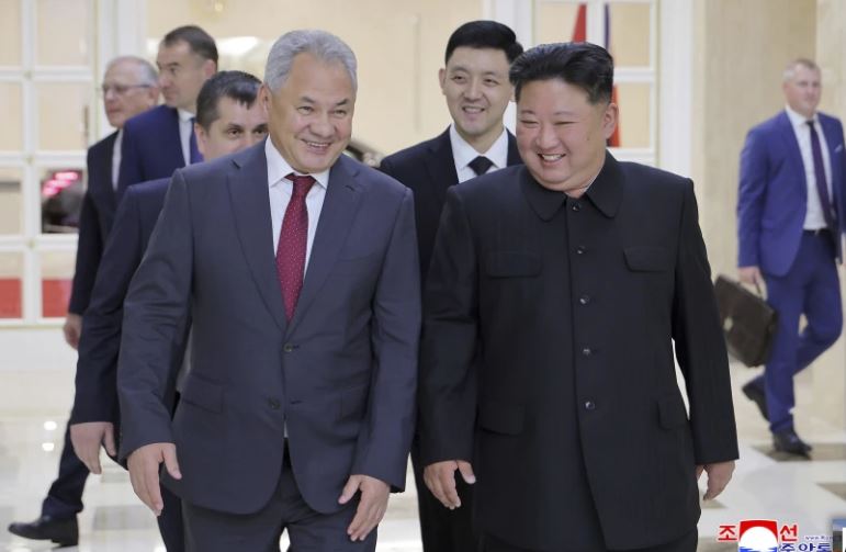 Kim Jong Un vs Serguéi Shoigu