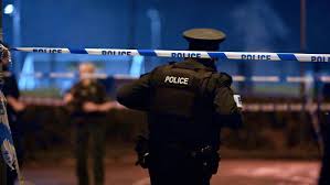 Dos muertos y 2 heridos graves en un tiroteo en Irlanda del Norte