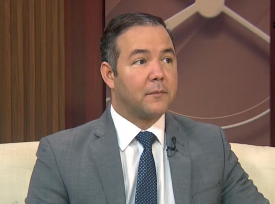 Johnny Pujols advierte sobre riesgos para la democracia y señala errores del PRM