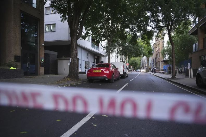 Apuñalamientos en Londres dejan dos muertos y dos hospitalizados, incluido el sospechoso