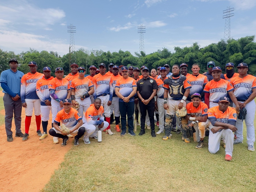 PN fortalece su preparación deportiva con juego amistoso en La Vega