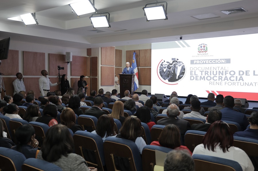 Senado presenta documental “El Triunfo de la Democracia” del cineasta René Fortunato