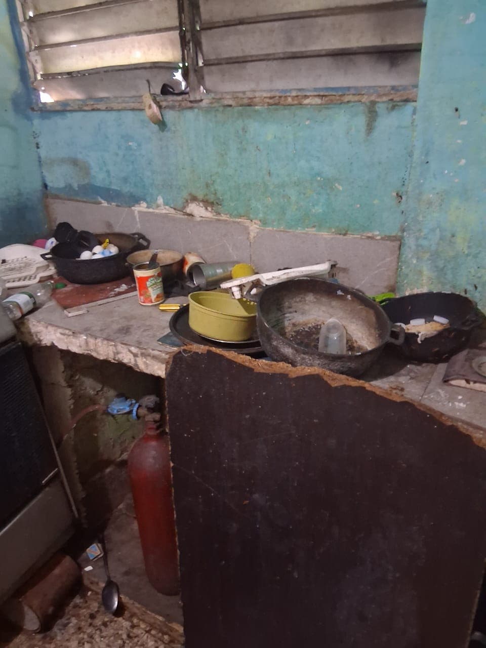 Rescatan tres niños abandonados en San Carlos