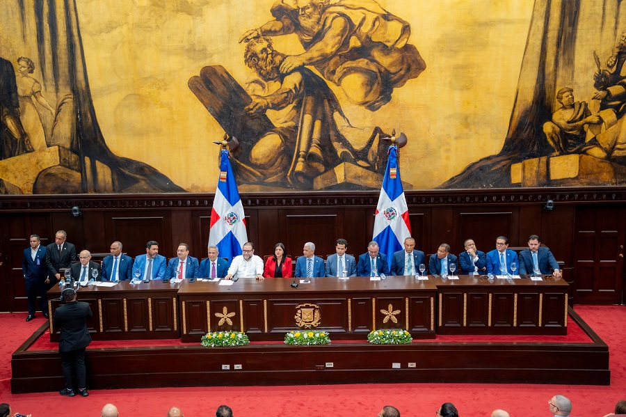 Senado reconoce a personalidades del arte, deporte, educación, justica y otras áreas