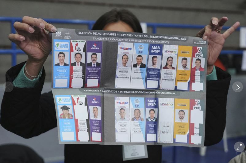 Bolivia va a elecciones con la derecha en busca de acabar dos décadas de la izquierda en el poder