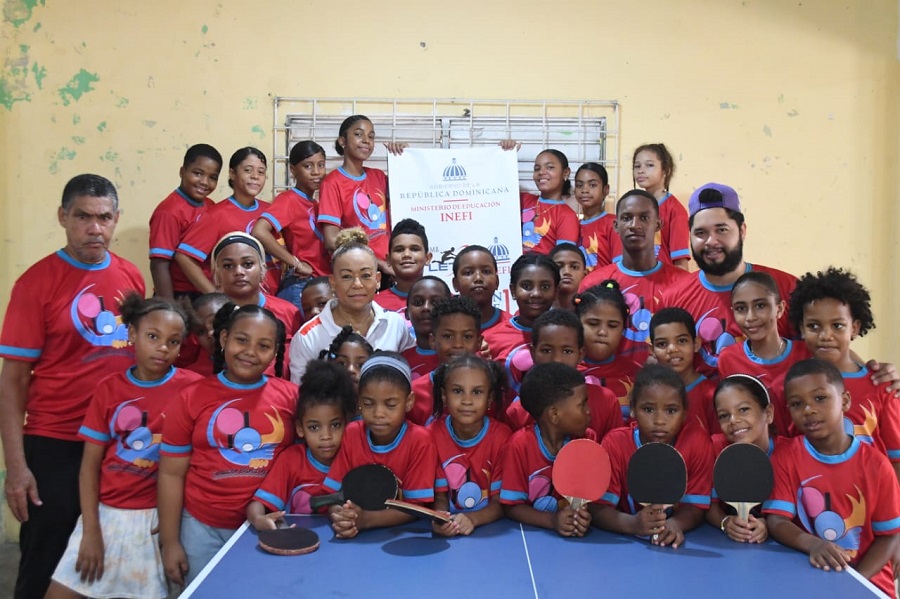 Celebran el tercer campamento de tenis de mesa “Blanca Iris Alejo”