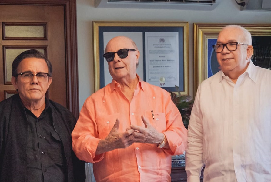 Hipólito Mejía agradece la dedicatoria del IX Congreso Nacional de la ANPA