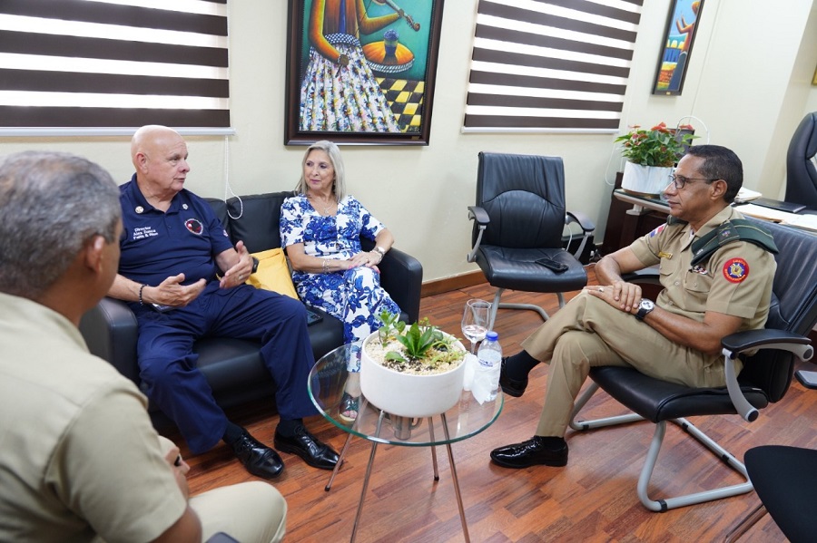 Embajador de la fundación Hapcoa Faith and Blue realiza visita a la Junta de Retiro