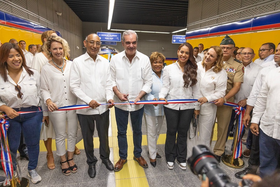 Abinader inaugura ampliación y pasillo de interconexión peatonal del Metro de Santo Domingo