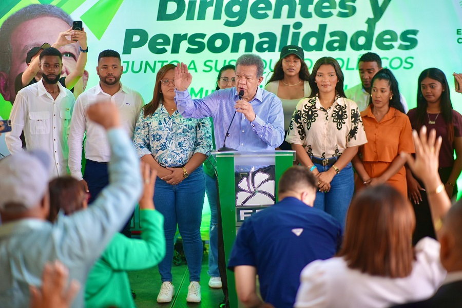 Apagones prolongados, escasez de agua y altos precios de alimentos tienen al pueblo irritado, asegura Fernández
