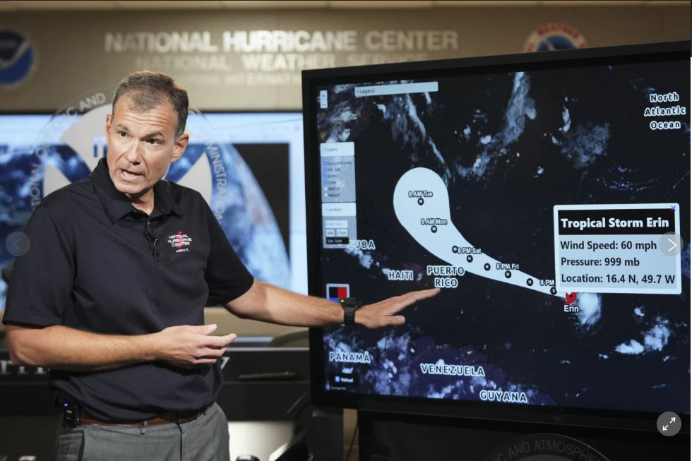 Se esperan fuertes lluvias en Puerto Rico y las Islas Vírgenes a medida que se acerca el huracán Erin