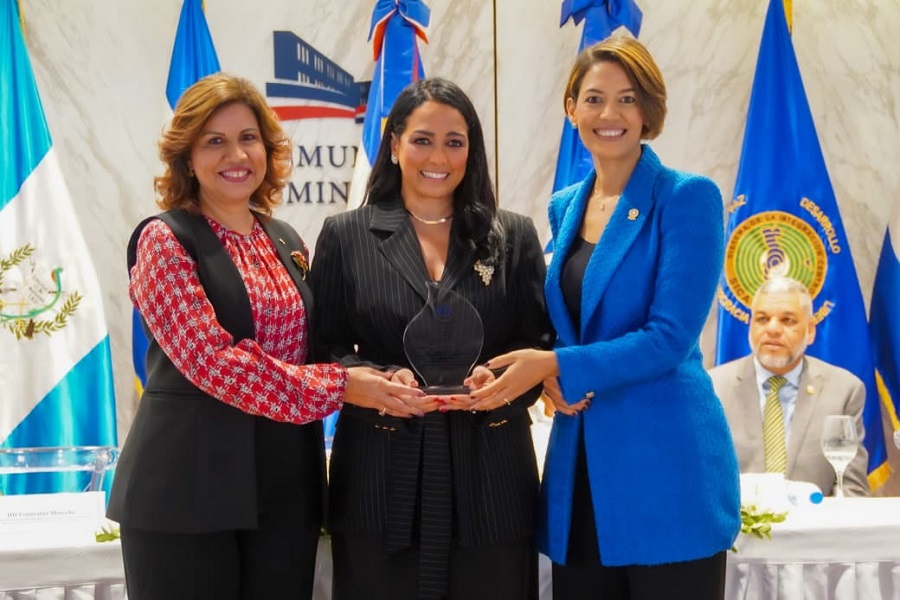 PARLACEN reconoce a Celinés Toribio como Mujer Migrante Destacada en el Exterior