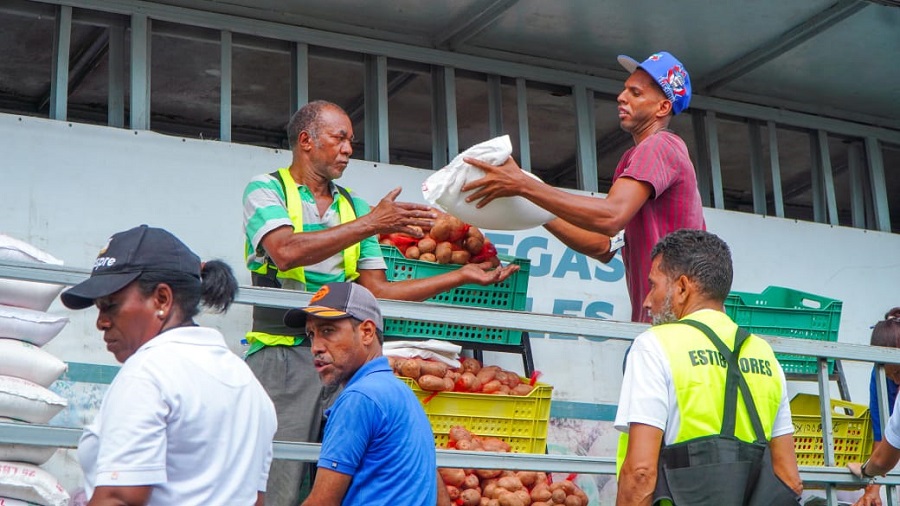 Inespre impacta a cientos de personas con ventas de alimentos a bajos precios en Capotillo