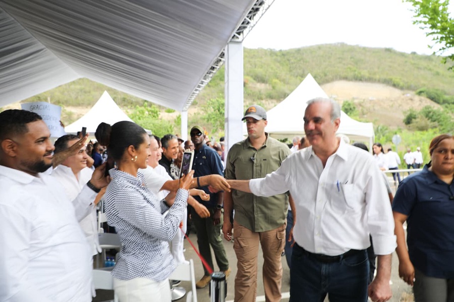 Abinader destaca sus raíces en Taveras y Sabana Iglesia