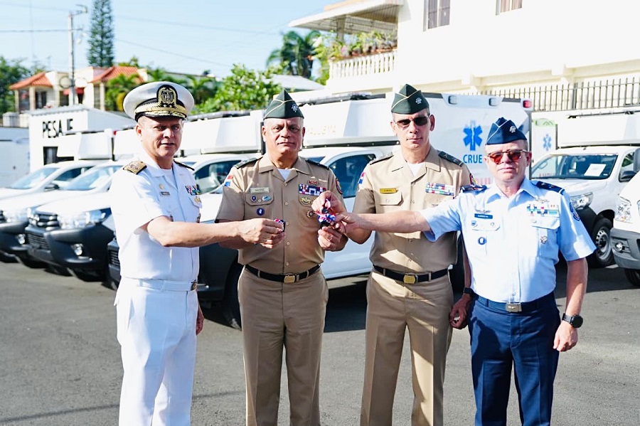 MIDE entrega primera partida de ambulancias ensambladas por la Industria Militar Dominicana