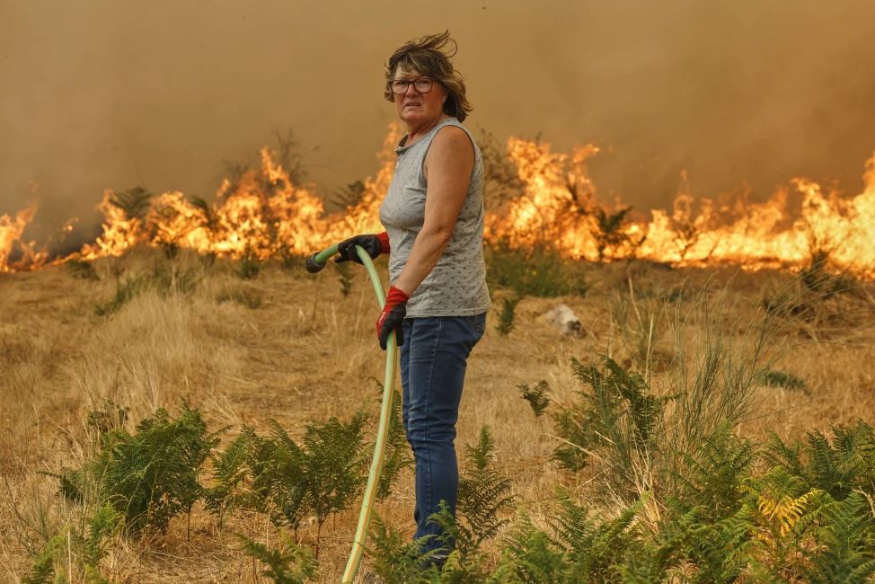 España, Portugal y Grecia luchan contra incendios forestales en plena ola de calor