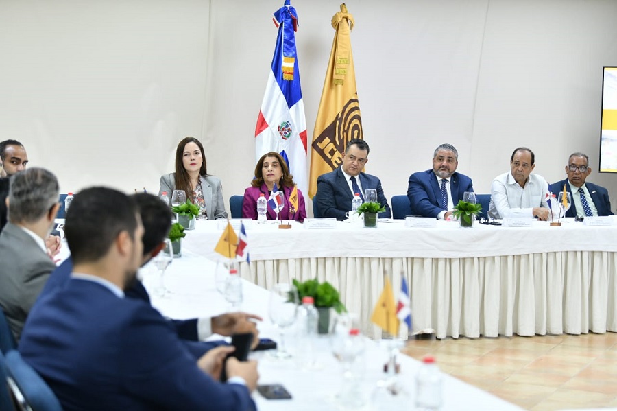 JCE presenta el proyecto de la nueva cédula a miembros de PC y del CODESSD