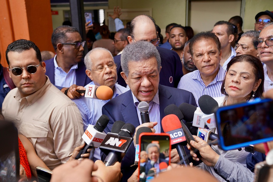 Leonel califica de “desbordante” participación de dirigentes en elecciones internas este domingo
