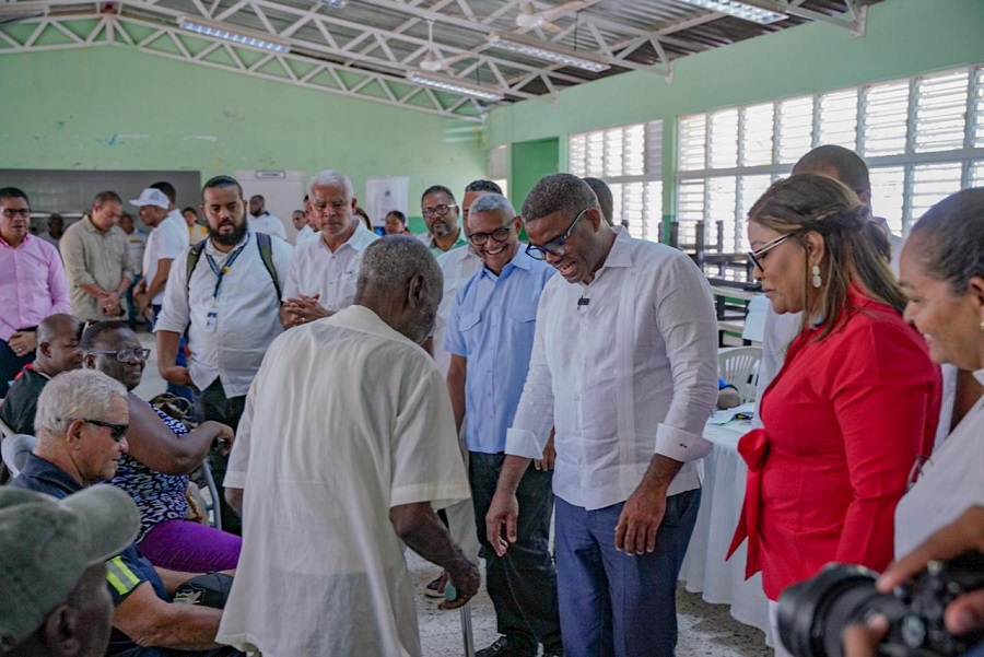 Residentes sector Nuevo Amanecer en SDE, recibe con entusiasmo jornada social “Primero Tú” de Propeep