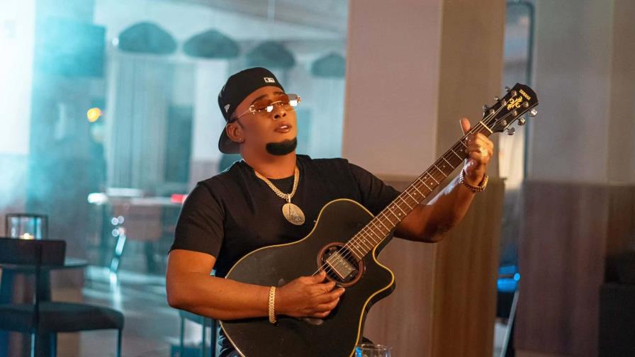 Anthony Santos lanza su nuevo álbum "A Fuerza de Dolor": una obra nacida de la carne y el alma