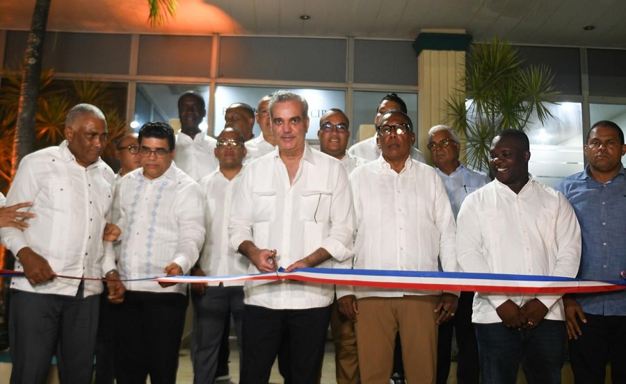 Abinader inaugura de manera simultánea 13 nuevos comedores ubicados en diferentes comunidades