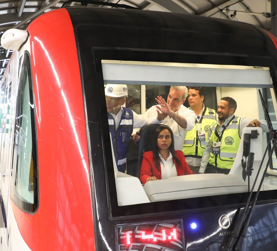 Abinader realiza recorrido en Línea 2C del Metro de Santo Domingo
