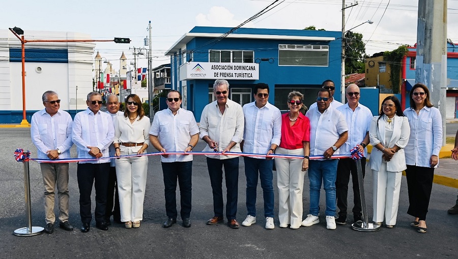 Adompretur agradece al Abinader y Collado entrega de casa propia para su filial en Puerto Plata
