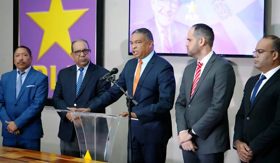 Yvan Lorenzo emplaza al gobierno a explicar contrato millonario con AERODOM