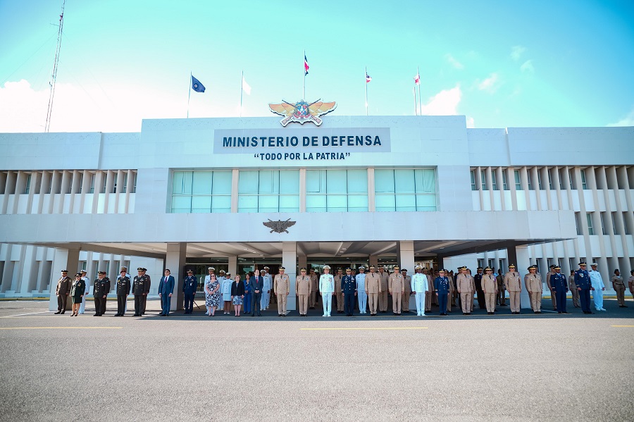 MIDE conmemora Independencia de Centroamérica y, como parte de la CFAC, condecora a 44 militares dominicanos