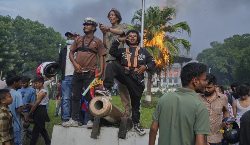 Detrás de las mortales protestas en Nepal por la prohibición de las redes sociales se esconde la ira por la corrupción y el nepotismo