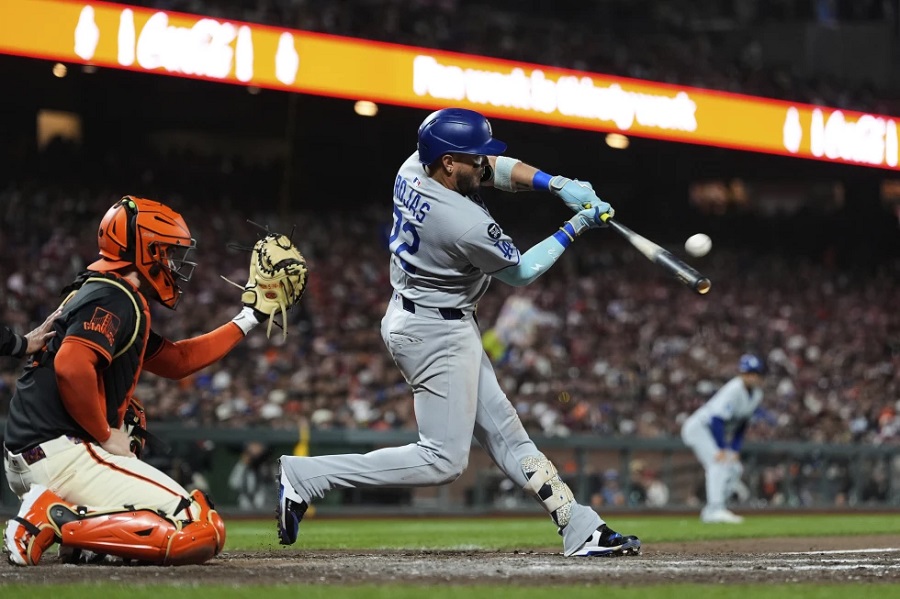 Shohei Ohtani conecta su 49no jonrón y Dodgers remontan para vencer 13-7 a Gigantes