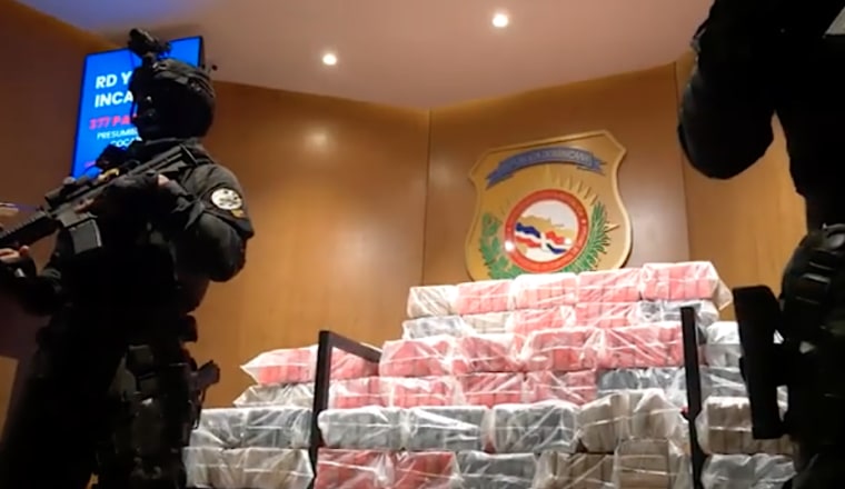 República Dominicana dice que incautó cocaína que estaba en una lancha rápida destruida por la Marina de EE. UU.