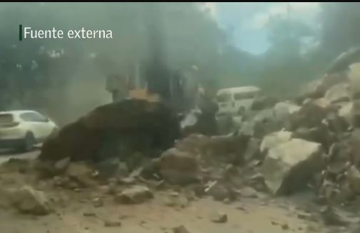 Deslizamiento de rocas afecta tramo La Virgen en la carretera La Vega–Jarabacoa